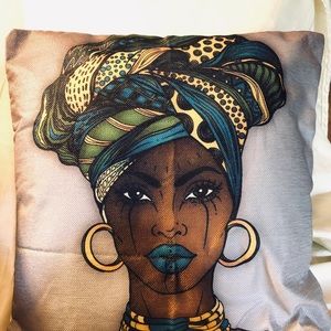 2 New 17x17 Blk Art Pillow Covers with Cushions